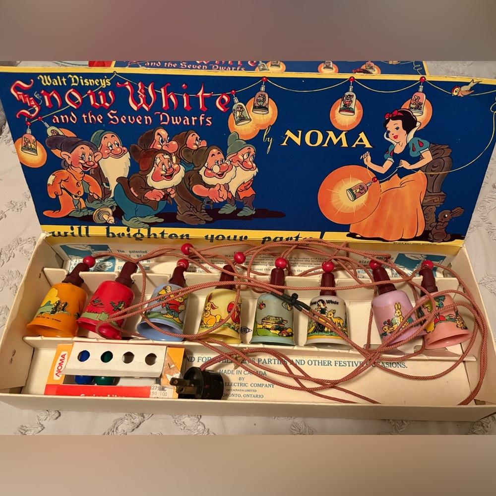 Vintage - Disney Snow White and the Seven Dwarfs Colorful String Lights